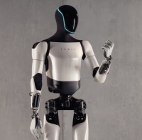 A Tesla elkezdi a humanoid robotok gyártását